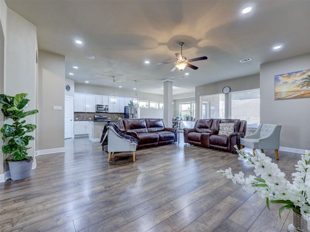 112 Canyon Lake LN, Georgetown, TX 78628