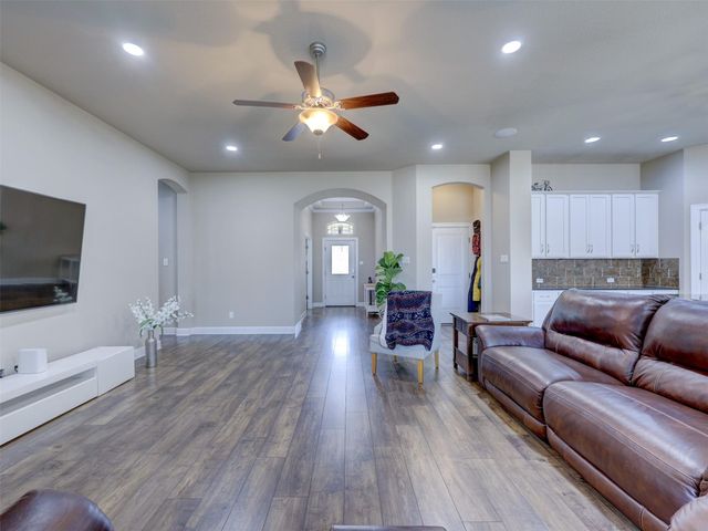 112 Canyon Lake LN, Georgetown, TX 78628