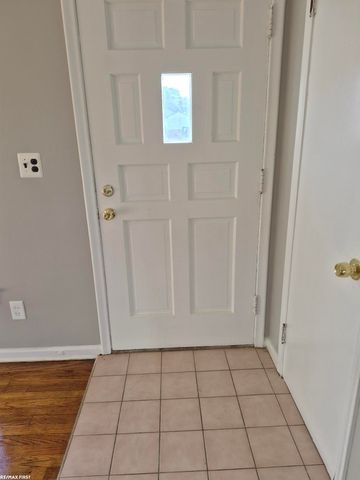 25071 Barbara Street, Roseville, MI 48066