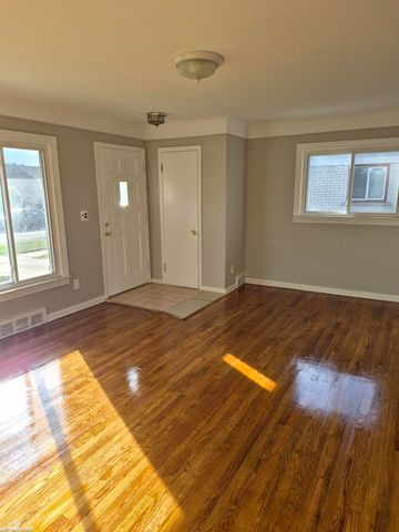 25071 Barbara Street, Roseville, MI 48066