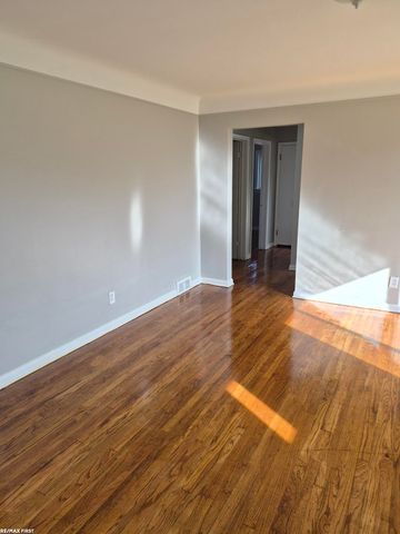 25071 Barbara Street, Roseville, MI 48066