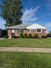 25071 Barbara Street, Roseville, MI 48066