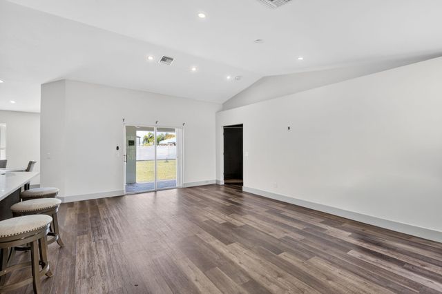 610 SE 21st Lane, Cape Coral, FL 33990