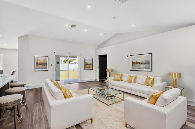 610 SE 21st Lane, Cape Coral, FL 33990