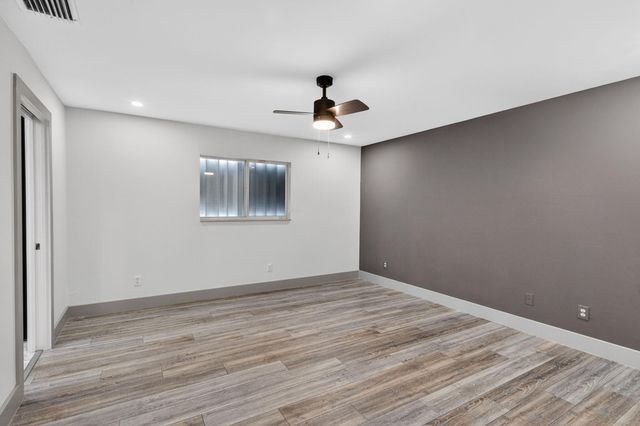 610 SE 21st Lane, Cape Coral, FL 33990