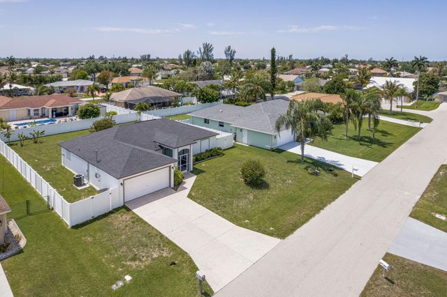 610 SE 21st Lane, Cape Coral, FL 33990