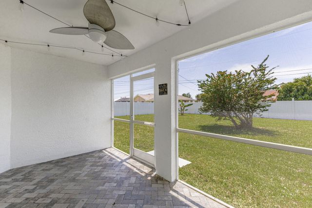 610 SE 21st Lane, Cape Coral, FL 33990