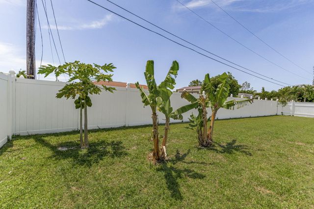 610 SE 21st Lane, Cape Coral, FL 33990