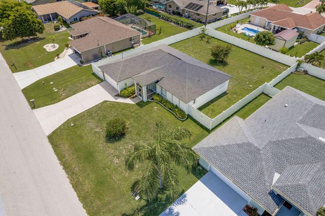 610 SE 21st Lane, Cape Coral, FL 33990