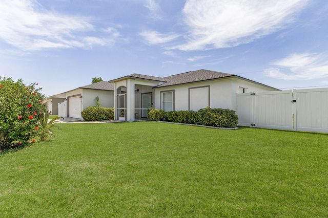 610 SE 21st Lane, Cape Coral, FL 33990