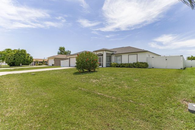 610 SE 21st Lane, Cape Coral, FL 33990