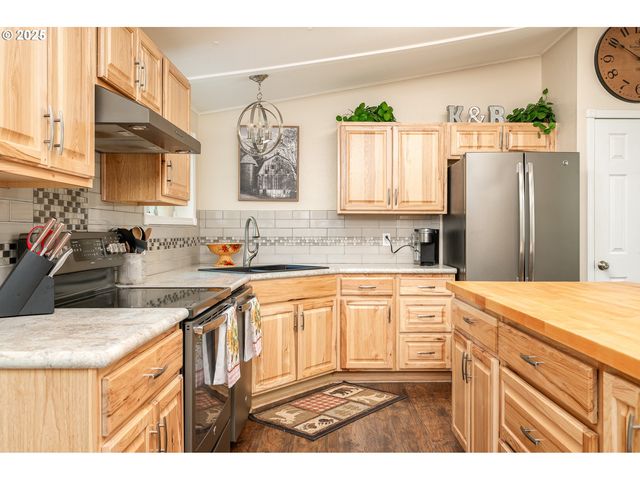 20341 Se HELZER Way, Damascus, OR 97089