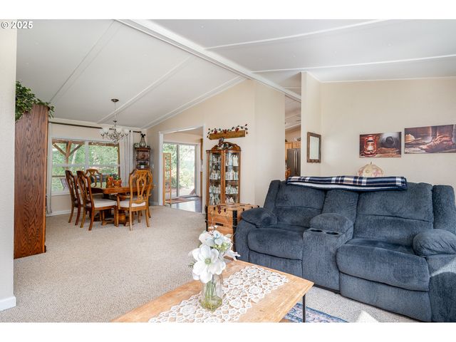 20341 Se HELZER Way, Damascus, OR 97089