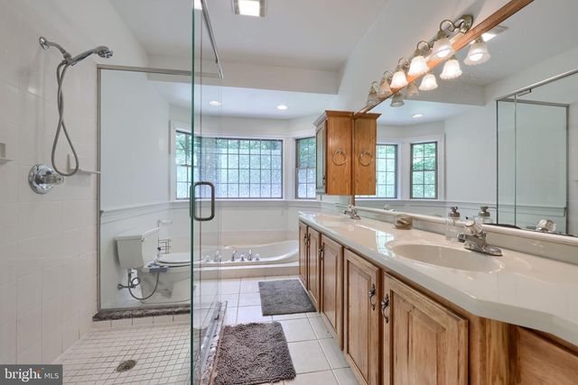 5800 BOSSLER RD, Elizabethtown, PA 17022