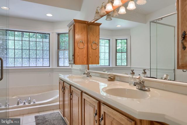 5800 BOSSLER RD, Elizabethtown, PA 17022