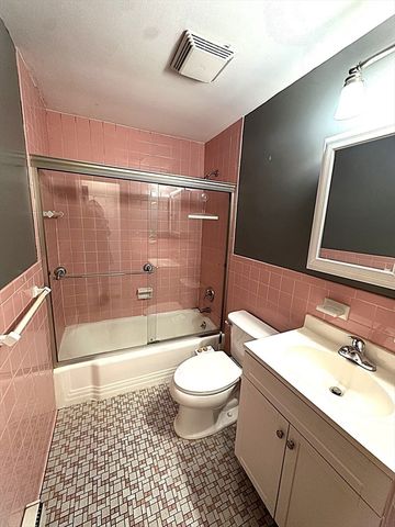 462 Nahatan St C5, Norwood, MA 02062