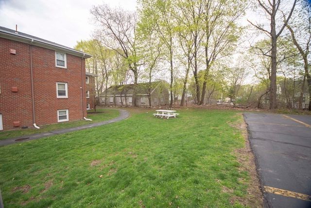 462 Nahatan St C5, Norwood, MA 02062