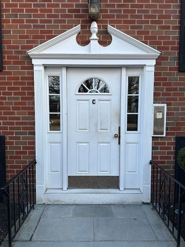 462 Nahatan St C5, Norwood, MA 02062