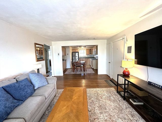 462 Nahatan St C5, Norwood, MA 02062