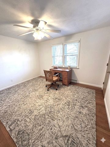 462 Nahatan St C5, Norwood, MA 02062