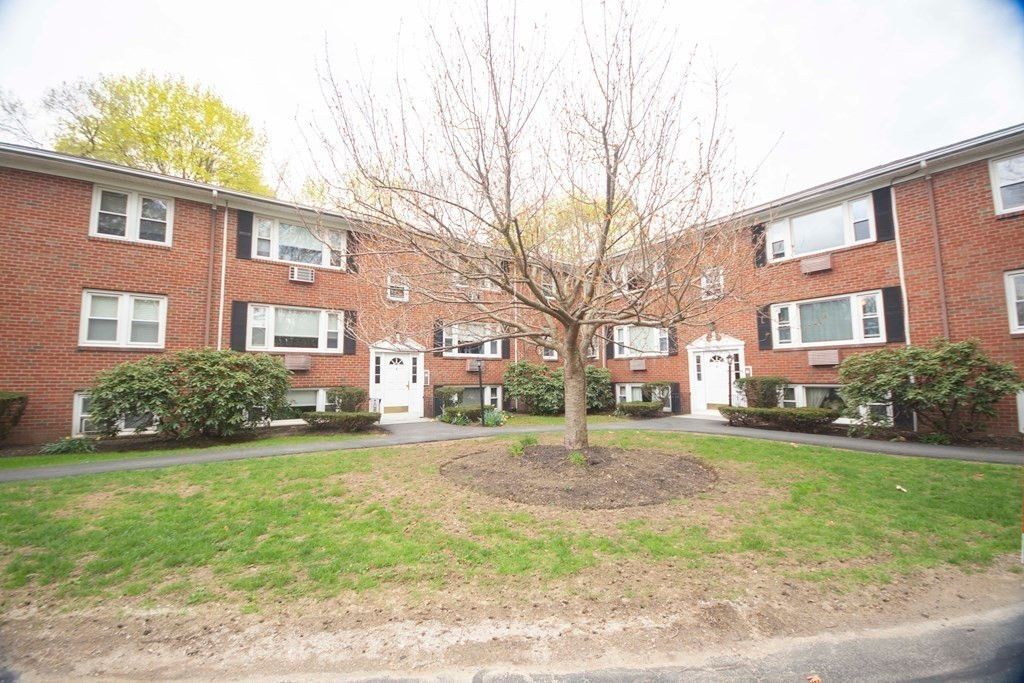 462 Nahatan St C5, Norwood, MA 02062