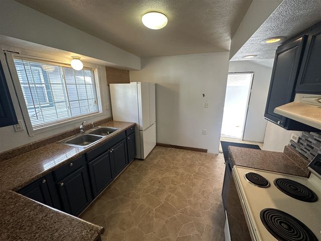 63 Maple Grove Avenue, Battle Creek, MI 49017