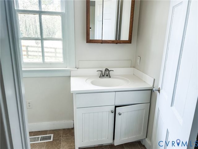 1346 Hockett Rd, Manakin Sabot, VA 23103