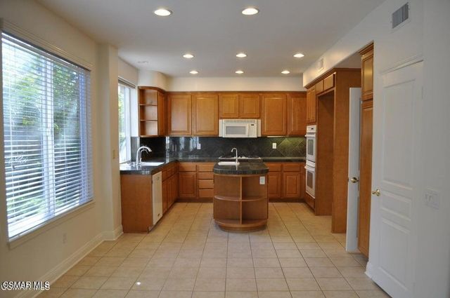 1596 Blue Canyon Street, Newbury Park, CA 91320