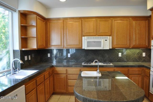 1596 Blue Canyon Street, Newbury Park, CA 91320