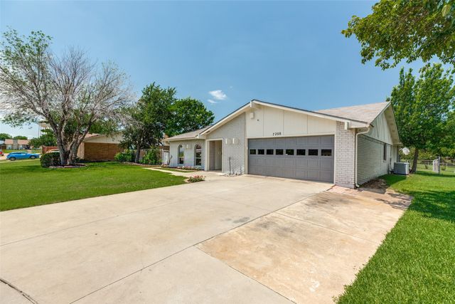 7208 Langley Court, The Colony, TX 75056