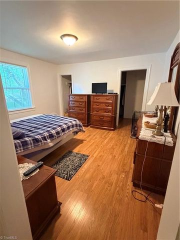 4608 High Point Road, Kernersville, NC 27284