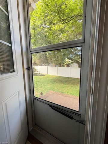 4608 High Point Road, Kernersville, NC 27284