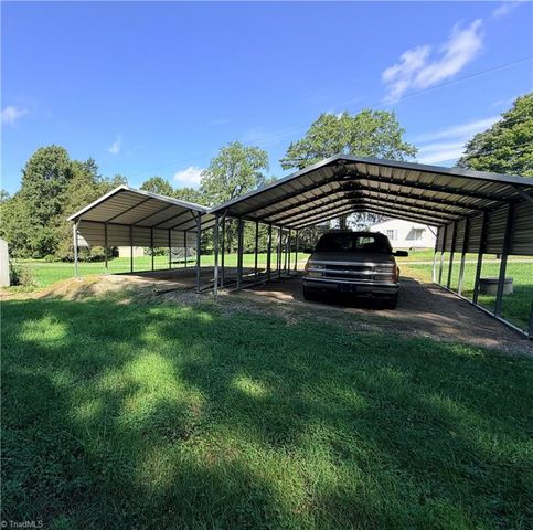 4608 High Point Road, Kernersville, NC 27284