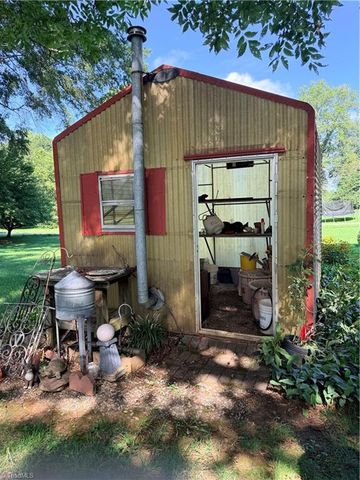 4608 High Point Road, Kernersville, NC 27284