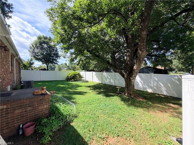 4608 High Point Road, Kernersville, NC 27284
