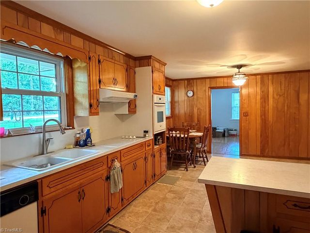 4608 High Point Road, Kernersville, NC 27284