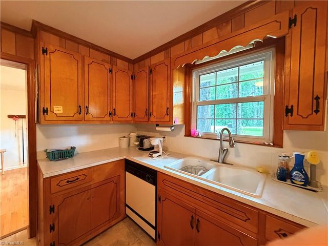 4608 High Point Road, Kernersville, NC 27284