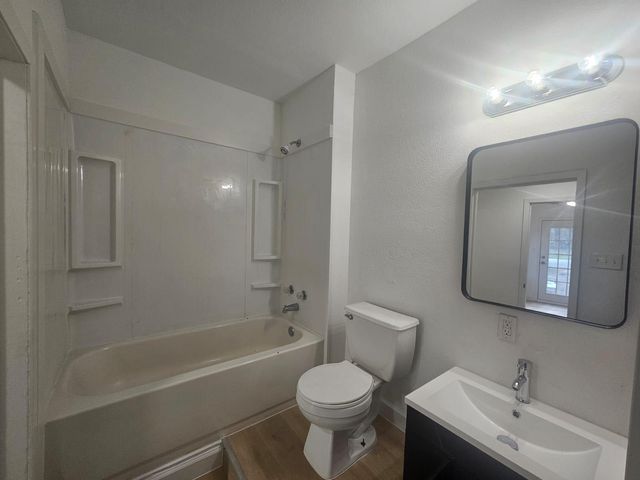 1300 Hondo ST, Lockhart, TX 78644