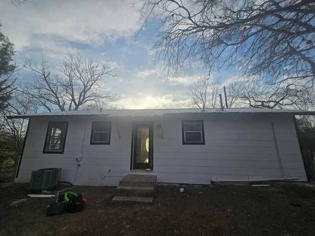 1300 Hondo ST, Lockhart, TX 78644