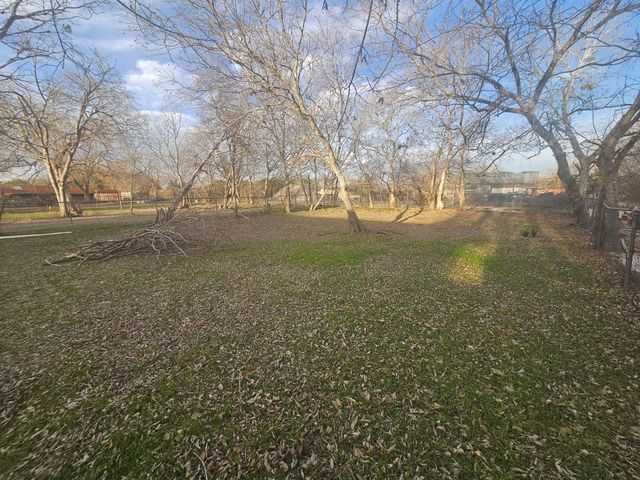 1300 Hondo ST, Lockhart, TX 78644