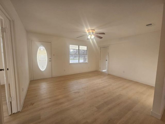 1300 Hondo ST, Lockhart, TX 78644