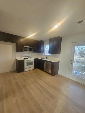 1300 Hondo ST, Lockhart, TX 78644