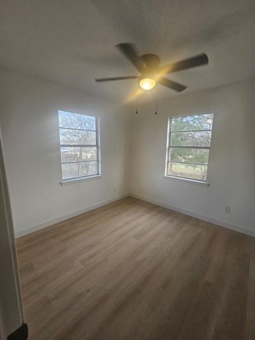 1300 Hondo ST, Lockhart, TX 78644