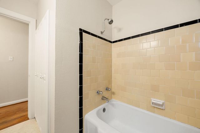 1067 W 43rd Street, Houston, TX 77018