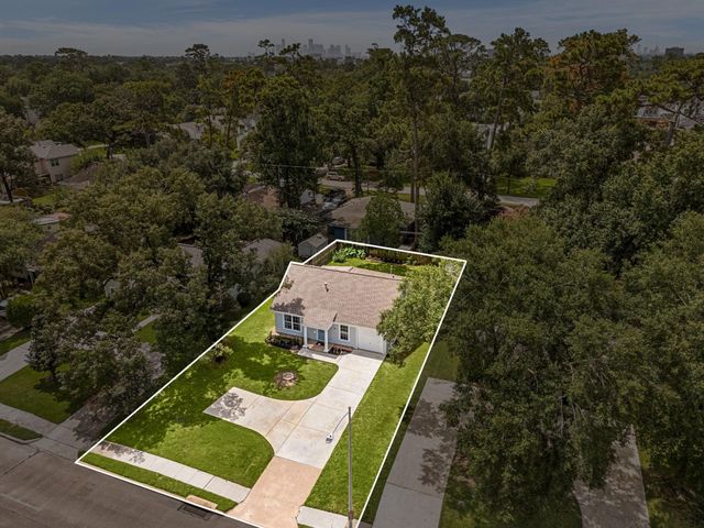 1067 W 43rd Street, Houston, TX 77018