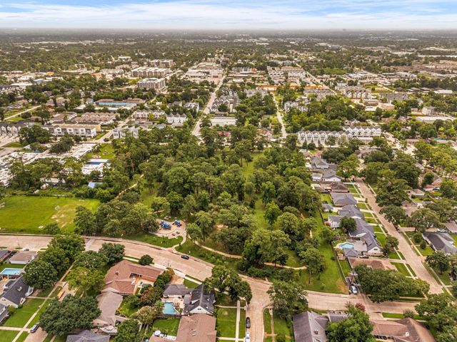1067 W 43rd Street, Houston, TX 77018