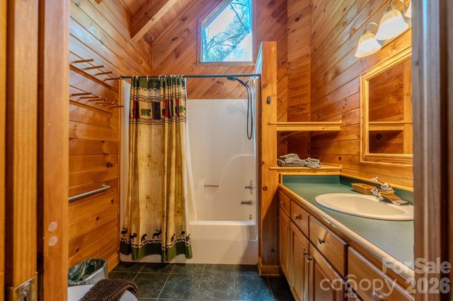 49 Creekside Loop, Spruce Pine, NC 28777