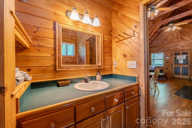 49 Creekside Loop, Spruce Pine, NC 28777