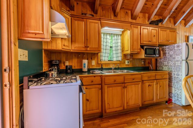 49 Creekside Loop, Spruce Pine, NC 28777