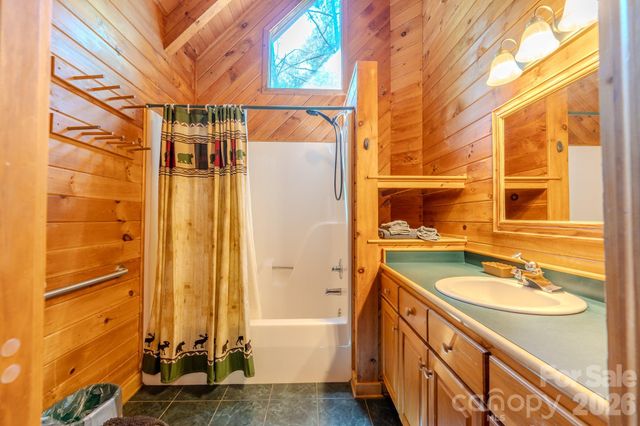 49 Creekside Loop, Spruce Pine, NC 28777